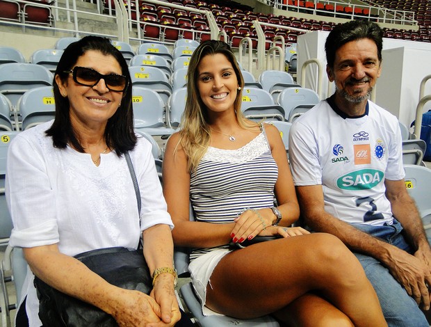 vôlei Mari Paraíba com os pais, Isnaldo e Célia (Foto: Helena Rebello)