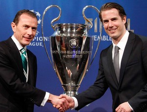 Emilio Butragueno real madrid e Lars Ricken Borussia Dortmund sorteio liga dos campeões (Foto: Agência Reuters)