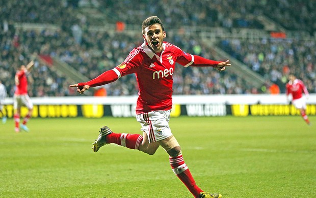 Eduardo Salvio gol Benfica (Foto: AFP)