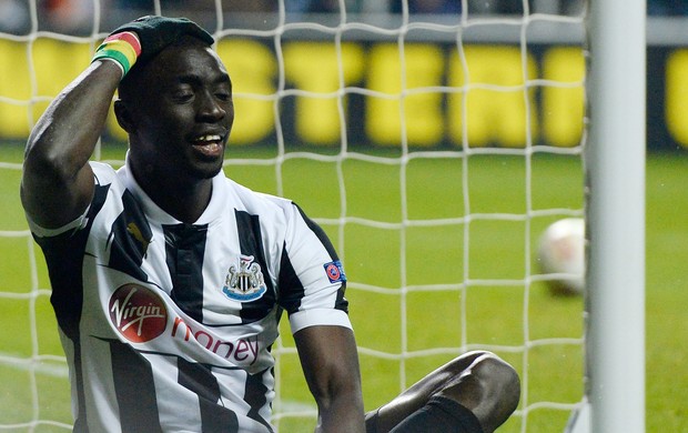 cisse newcastle x benfica (Foto: Reuters)