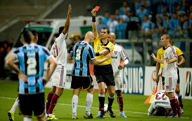 Cris Expulsão Cartão Vermelho, Grêmio x Fluminense (Foto: Ramiro Furquim/Agência Estado)