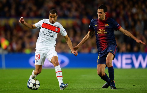 Lucas e Busquets, Barcelona x PSG (Foto: Getty Images)