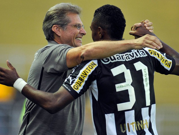 vitinho oswaldo de oliveira botafogo olaria (Foto: Fábio Castro / Agif)