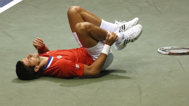 Novak Djokovic torção tornozelo Copa Davis (Foto: Reuters)