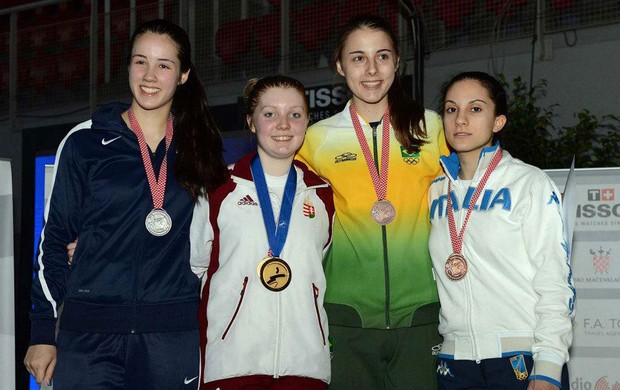 Gabriela Cecchini é bronze no Mundial cadete de esgrima (Foto: Divulgação/FIE)