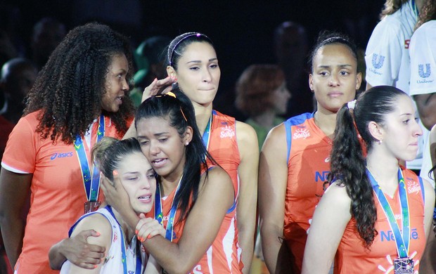 camila brait chora final superliga osasco x rio de janeiro (Foto: Thiago Lavinas)