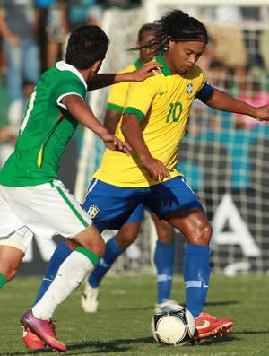 ronaldinho gaucho brasil x bolivia (Foto: AP)