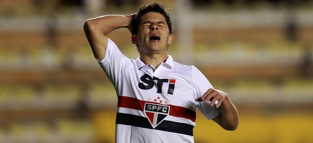 Osvaldo, Strongest x São Paulo (Foto: AP)