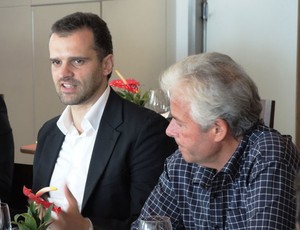 reunião clubes sobre Uefa - Flávio Godinho, do Flamengo, e Daniel Pereira, diretor jurídico do Porto (Foto: Vicente Seda)