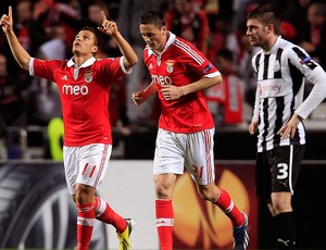 Lima comemoração Benfica Newcastle (Foto: Reuters)