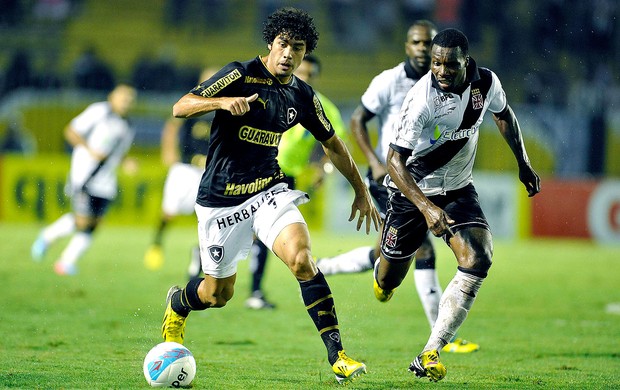 Bruno Mendes jogo Botafogo Vasco (Foto: Fábio Castro / Agif)