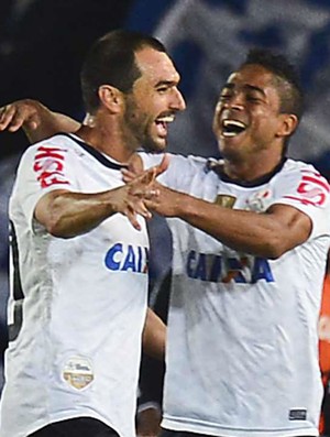 Danilo comemoração jogo Corinthians Millonarios Libertadores (Foto: AFP)