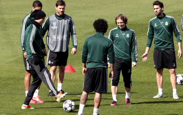 cristiano ronaldo marcelo arbeloa xabi alondo real madrid treino (Foto: Agência EFE)