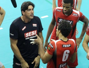 O técnico Giovane comandou a reação dos paulistas no duelo contra o Florianópolis (Foto: CBV/Divulgação)