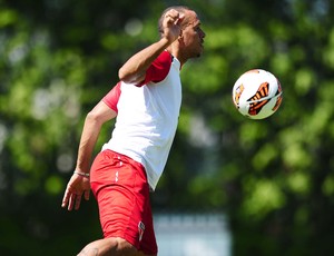 Luis Fabiano no treino do São Paulo (Foto: Marcos Ribolli)