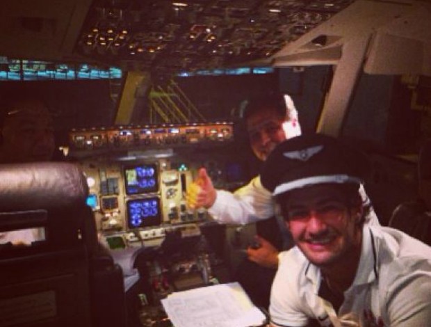 Alexandre Pato, cabine do avião (Foto: Reprodução / Twitter)
