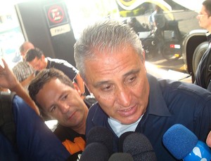 Tite embarque Corinthians (Foto: Rodrigo Faber)