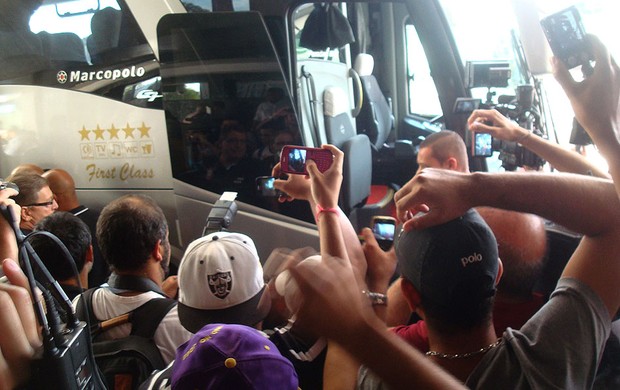 torcida embarque Corinthians (Foto: Rodrigo Faber)