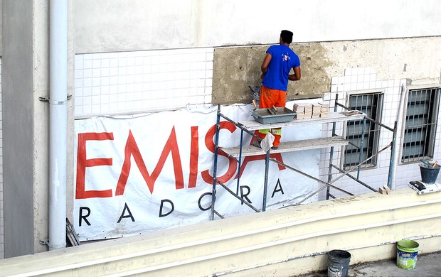 manutenção estádio Engenhão (Foto: Fabio Leme)