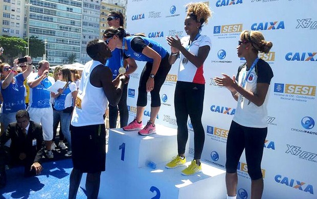 Usain bolt copacabana pódio feminino (Foto: Lydia Gismondi)