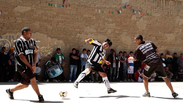 torcedores do corinthians prisão de San Pedro Oruro (Foto: Agência Reuters)