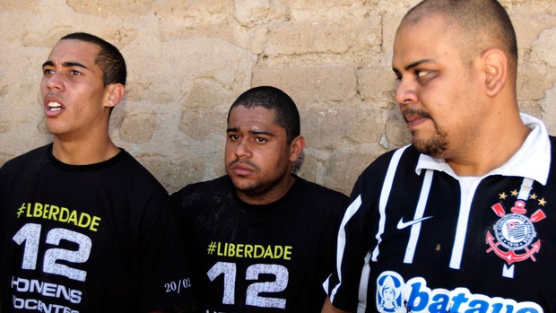 torcedores do corinthians prisão de San Pedro Oruro (Foto: Agência Reuters)