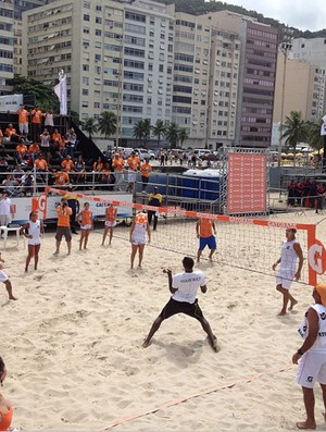 Usain bolt copacabana futvôlei (Foto: Reprodução / Instagram)