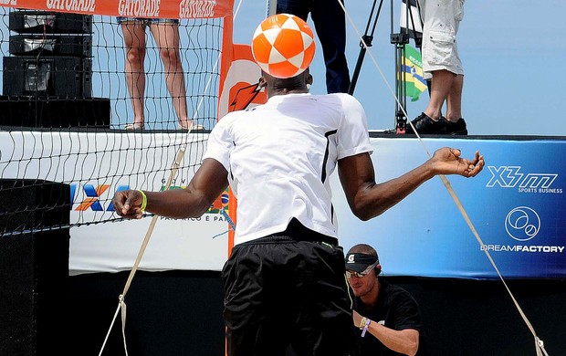 Usain bolt copacabana futvôlei (Foto: Alexandre Durão / Globoesporte.com)