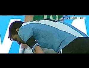 Messi vomita em jogo da Argentina na Bolívia (Foto: Reprodução)