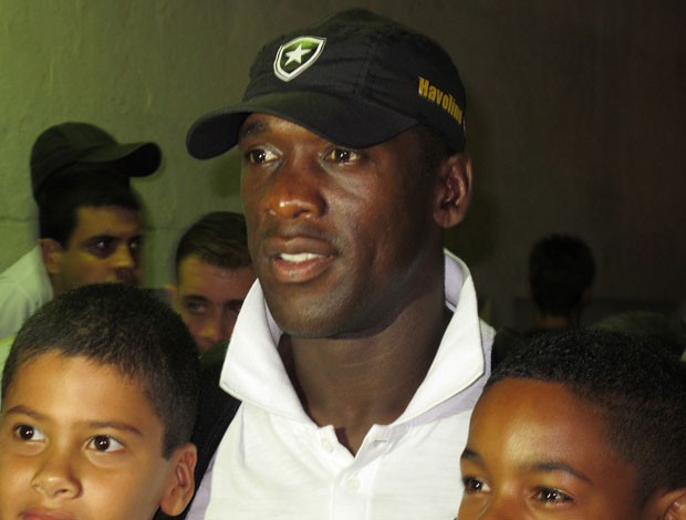 seedorf depois do jogo com madureira (Foto: Janir Junior)