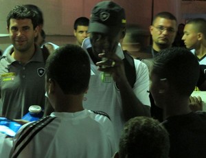 seedorf depois do jogo com madureira (Foto: Janir Junior)