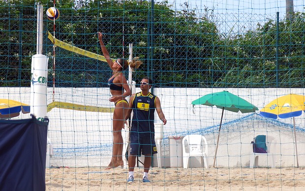 Mari Paraíba Saquarema vôlei de praia treino (Foto: Helena Rebello)