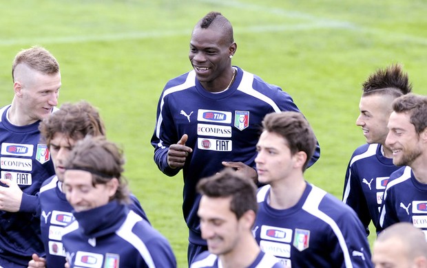 Balotelli treino Itália (Foto: Getty Images)