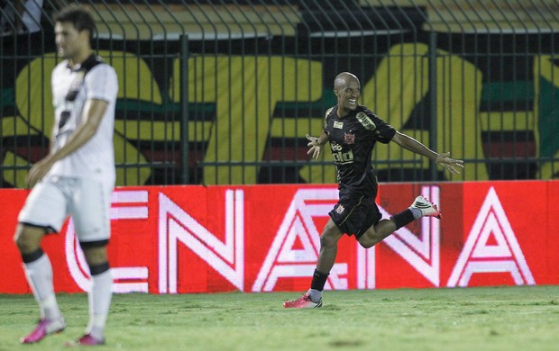 Leo Salino comemora, Nova Iguaçu x Vasco (Foto: André Mourão/Agência Estado)