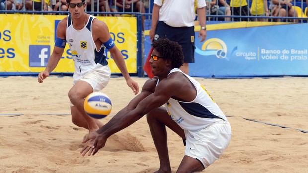 Álvaro Filho e Thiago são vice-campeões da etapa de Belo Horizonte do Circuito Brasileiro de vôlei de praia (Foto: Mauricio Kaye / CBV)