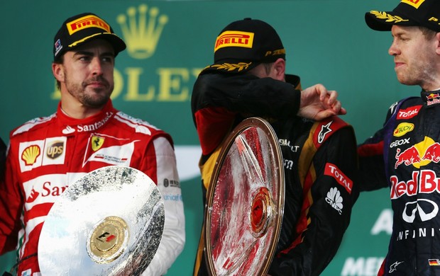 Apesar de vitória de Kimi Raikkonen (Lotus), Fernando Alonso (Ferrari) dispara suas provocações ao seu algoz dos últimos anos, Sebastian Vettel (RBR) (Foto: Getty Images)