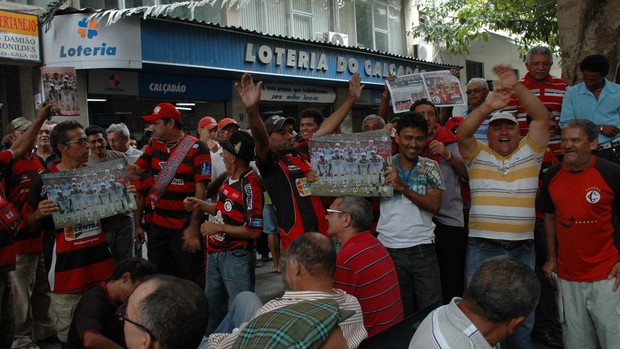 Torcedores do Campinense, título da Copa do Nordeste, calçadão (Foto: Lucas Barros / Globoesporte.com/pb)