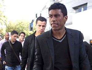 Paulinho se apresenta a Seleção na Polônia (Foto: Rafael Ribeiro / CBF)