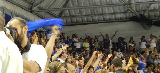 Torcida Cruzeiro vôlei (Foto: Rodrigo Fuscaldi / Globoesporte.com)