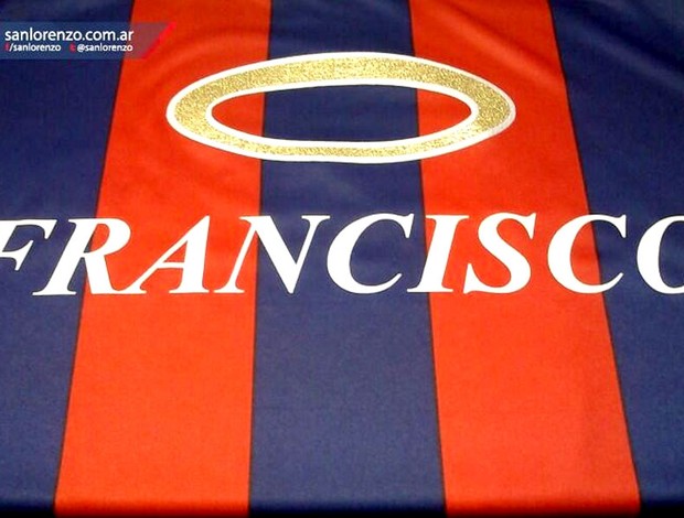 camisa San Lorenzo Papa Francisco homenagem (Foto: Reprodução / Twitter)