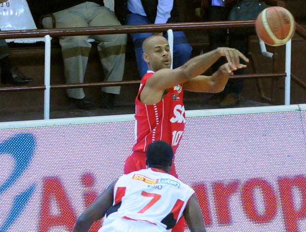 basquete Flamengo x Pinheiros (Foto: Marcelo Figueras / FIBA)