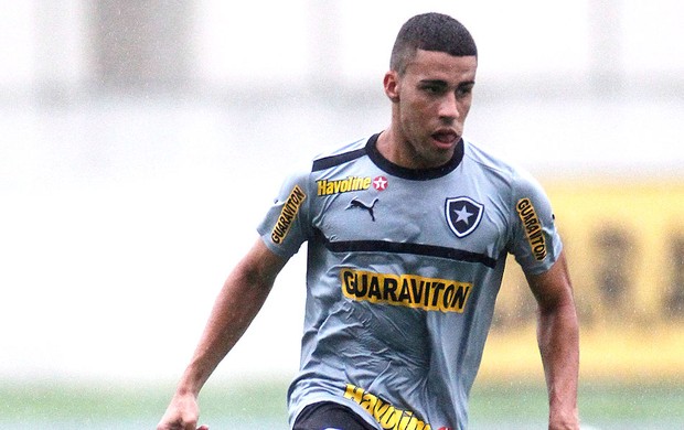 Gabriel treino Botafogo (Foto: Guito Moreto / Agência O Globo)