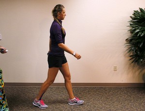 Victoria Azarenka Indian Wells lesão tornozelo (Foto: Reuters)