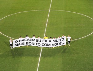 Corinthians mensagem pacaembu (Foto: Marcos Ribolli)