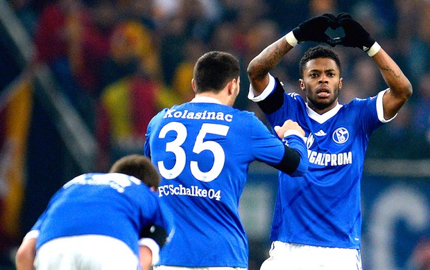 Michel Bastos comemora gol do Schalke contra o Galatasaray (Foto: Getty Images)