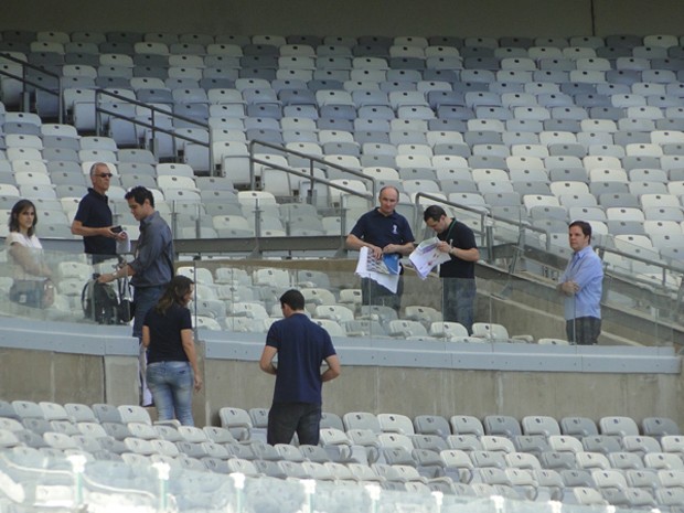 Técnicos fizeram vistorias no estádio Mineirão. (Foto: Pedro Triginelli/G1)