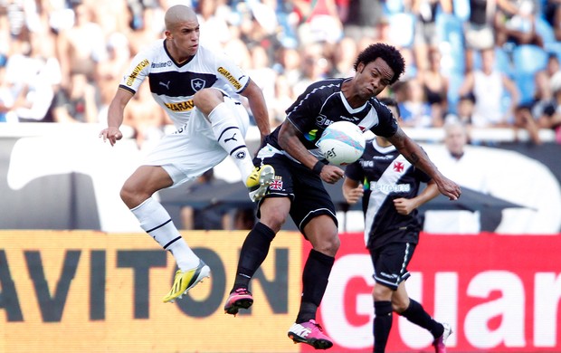 Dória e Carlos Alberto, Vasco x Botafogo (Foto: Ivo Gonzalez/Agência O Globo)