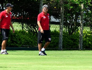 Ney Franco no treino do São Paulo (Foto: Marcos Ribolli)