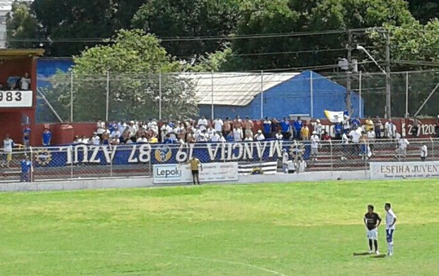 Torcida do São José na Rua Javari (Foto: Márcio Rodrigues)