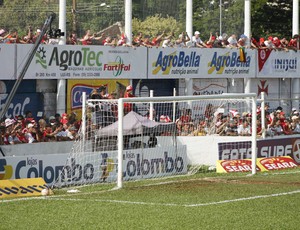 Torcida do Inter no 19 de outubro (Foto: Diego Guichard/GLOBOESPORTE.COM)